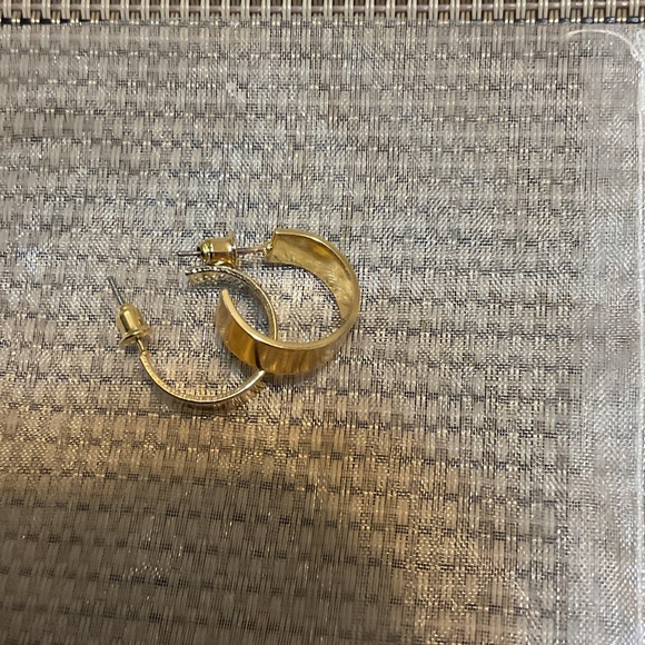 Elegant Gold tone Hoop Earrings - Picture 3 of 3